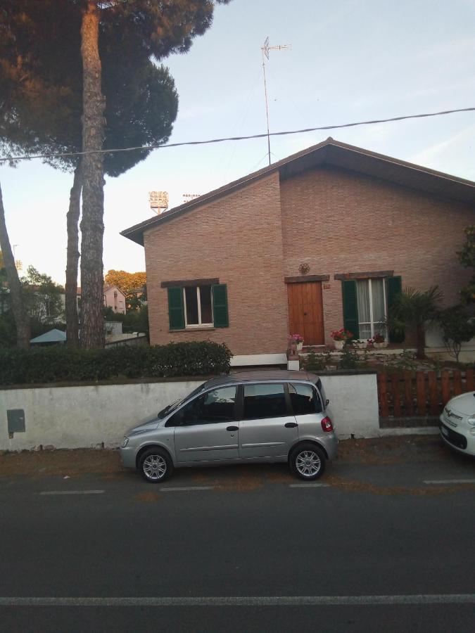 Affittacamere Villa Sofia Accanto Ospedale Con Ampio Giardino Fano Exterior photo